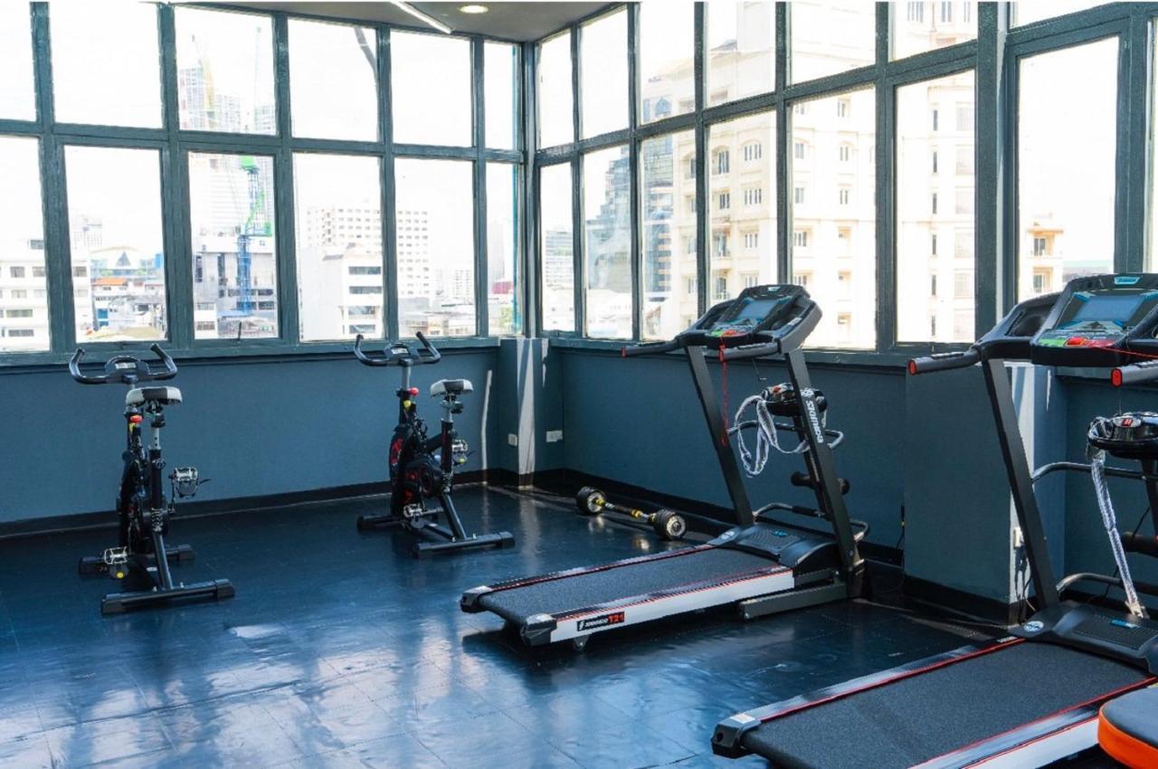 Sapphire Hotel Silom Banguecoque Exterior foto The gym at the hotel