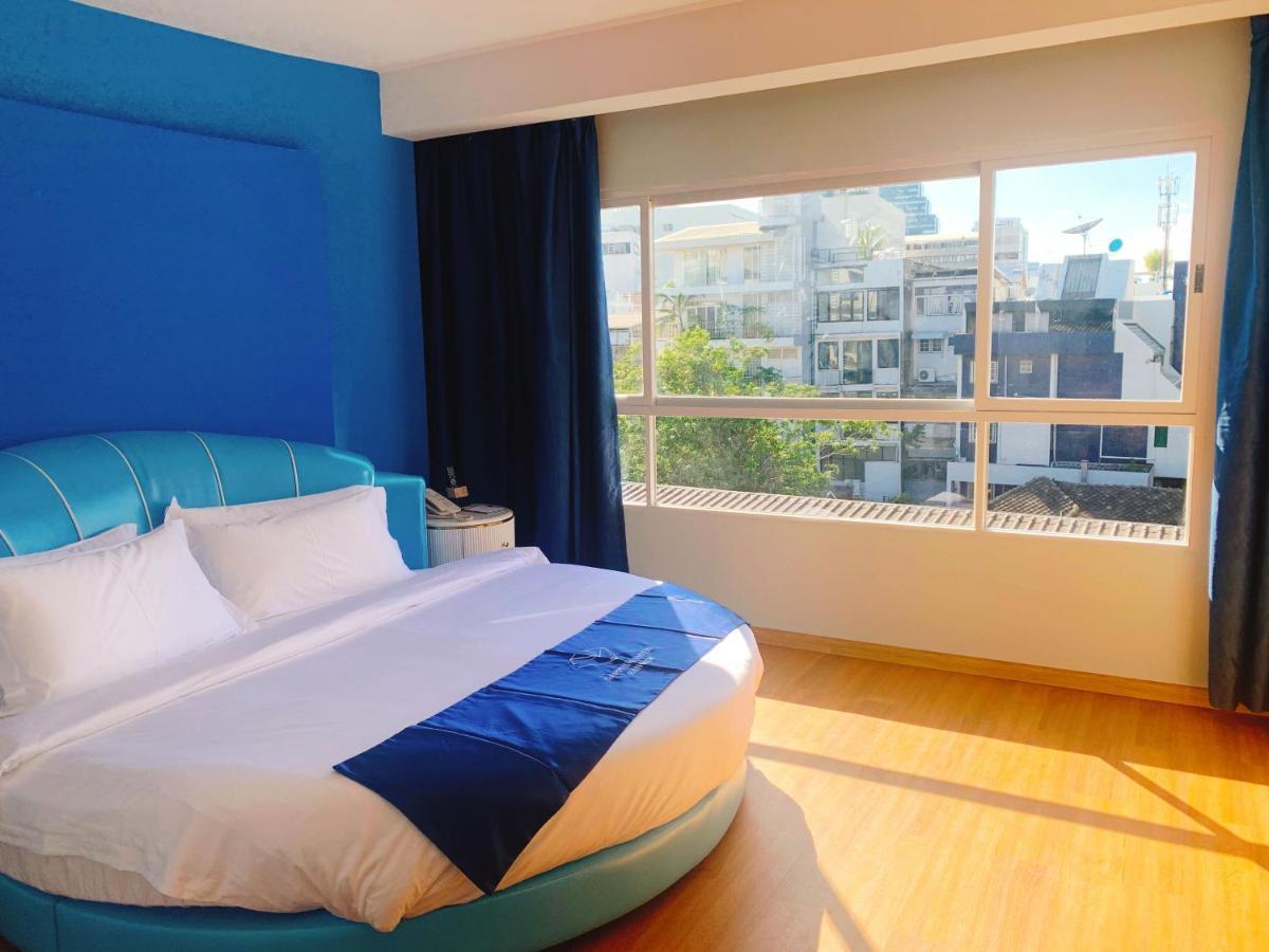 Sapphire Hotel Silom Banguecoque Exterior foto A bedroom at the hotel